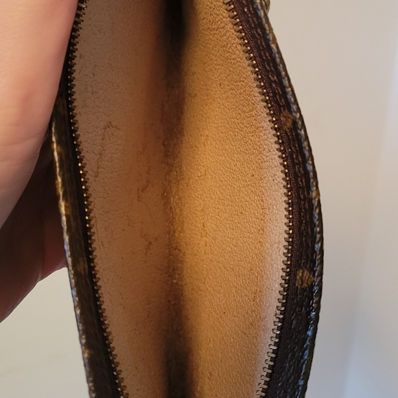 100% Authentic Louis Vuitton Brown Monogram Pouch - Picture 11 of 17